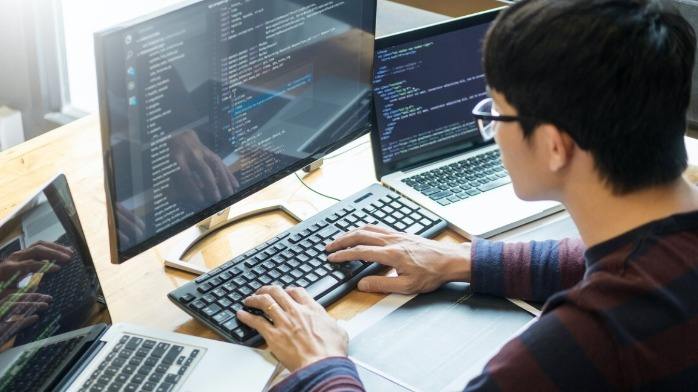 美國程序員當(dāng)雇傭兵，俄羅斯程序員當(dāng)黑客，而中國程序員專心掙錢